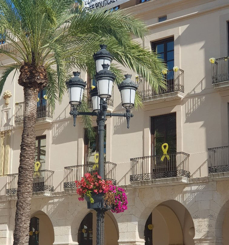 Plaça de la Vila-比利亚努埃瓦－赫尔特鲁必去景点