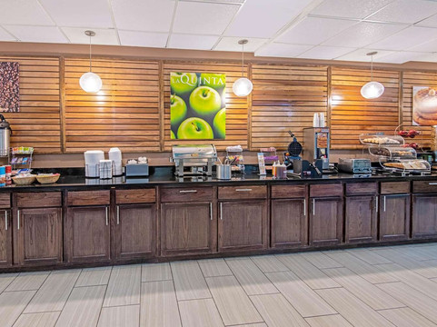 伍德沃德拉昆塔温德姆套房酒店主图