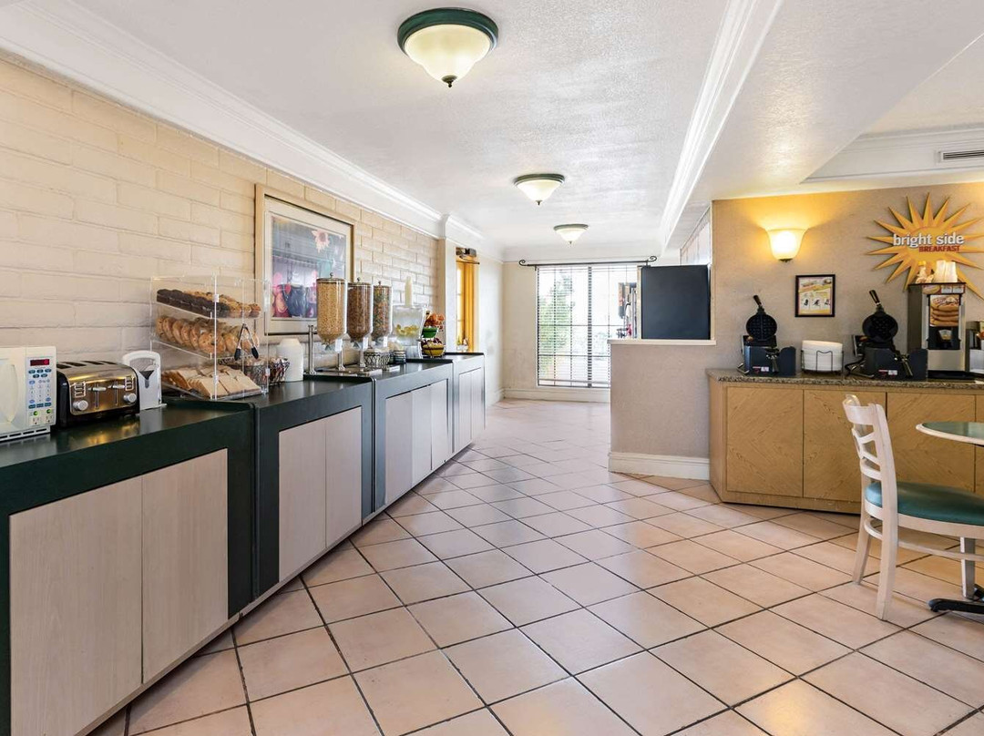 La Quinta Inn by Wyndham El Paso West主图