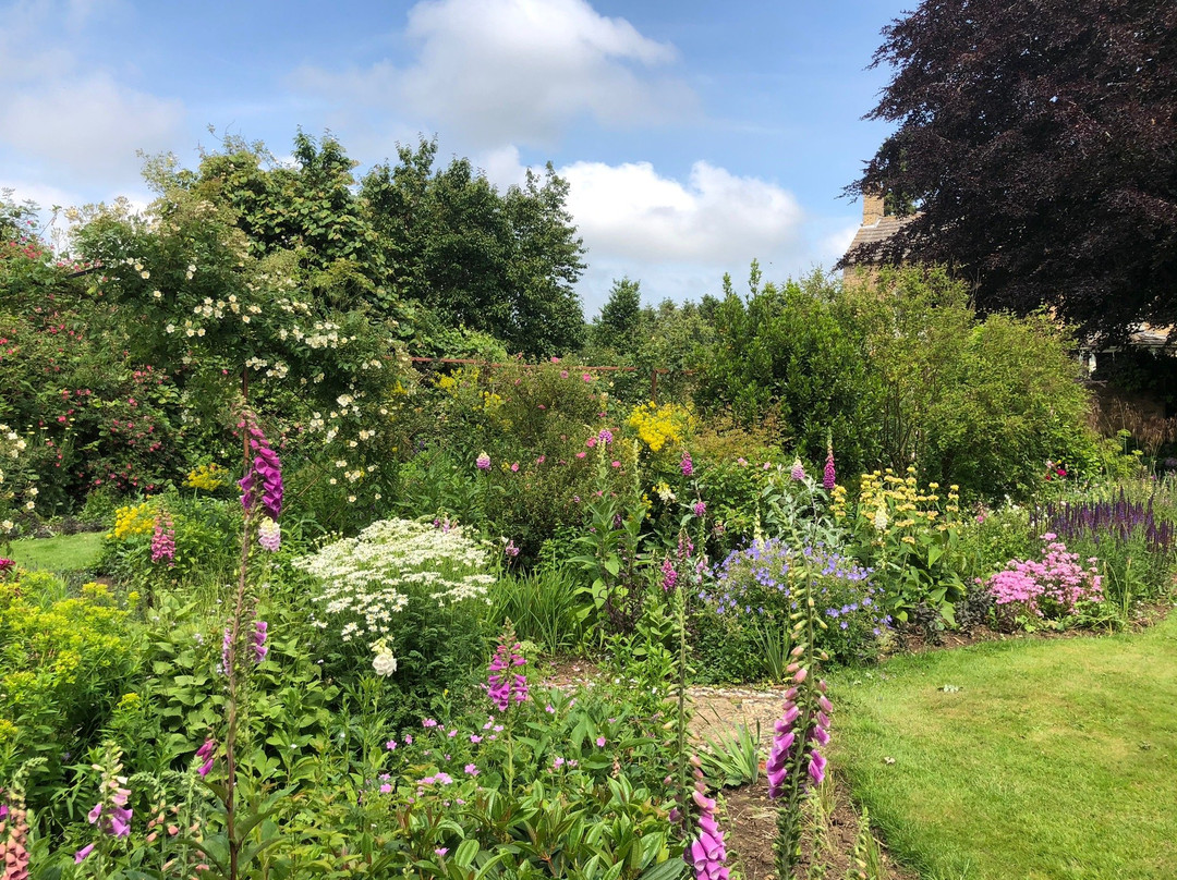 Hall Farm Garden景点图片