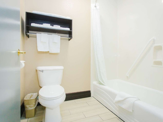 Days Inn by Wyndham Rosenberg主图