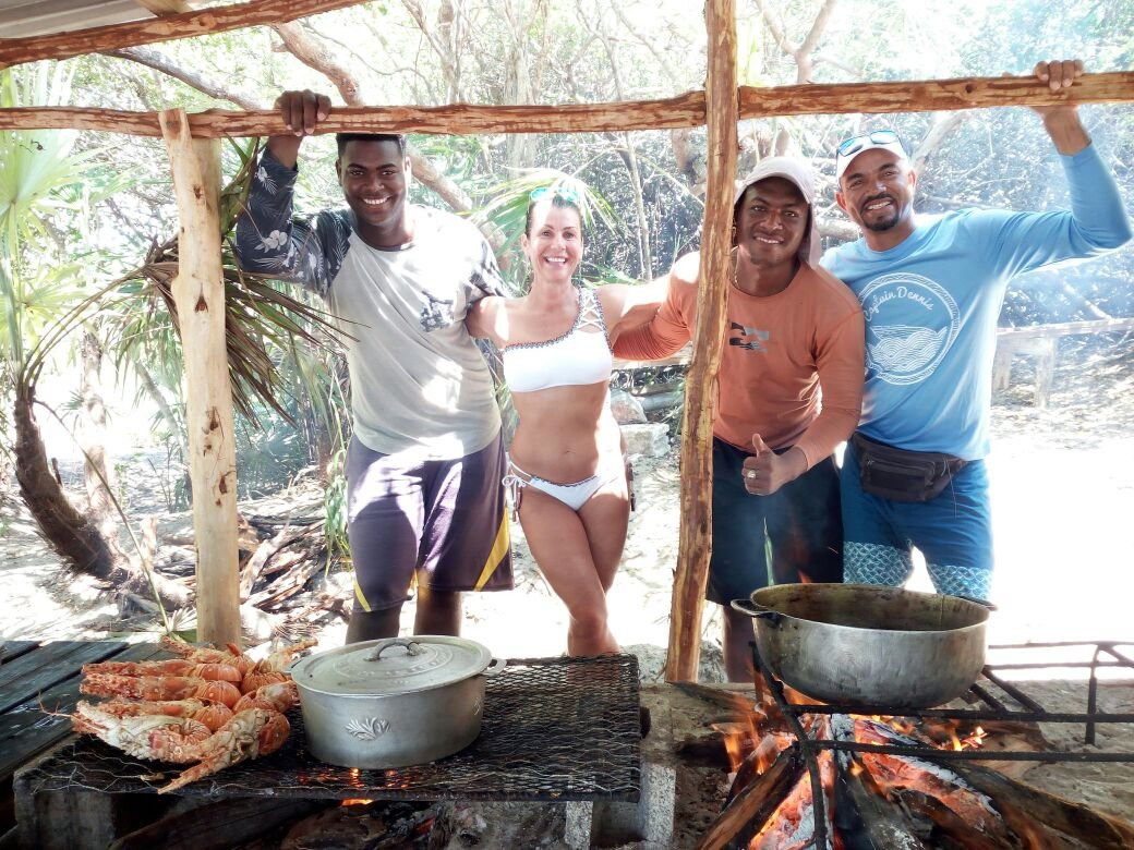 Captain Dennis Boat Tours-瑰宝滩必去景点