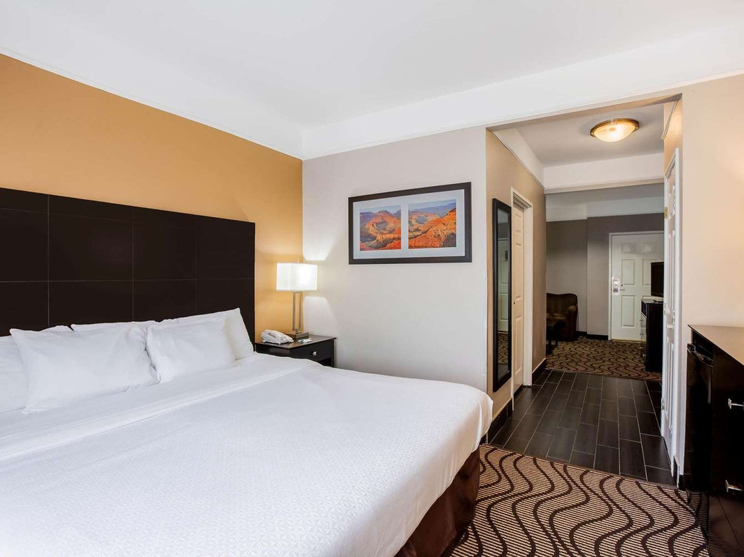 La Quinta Inn & Suites by Wyndham Pasadena主图