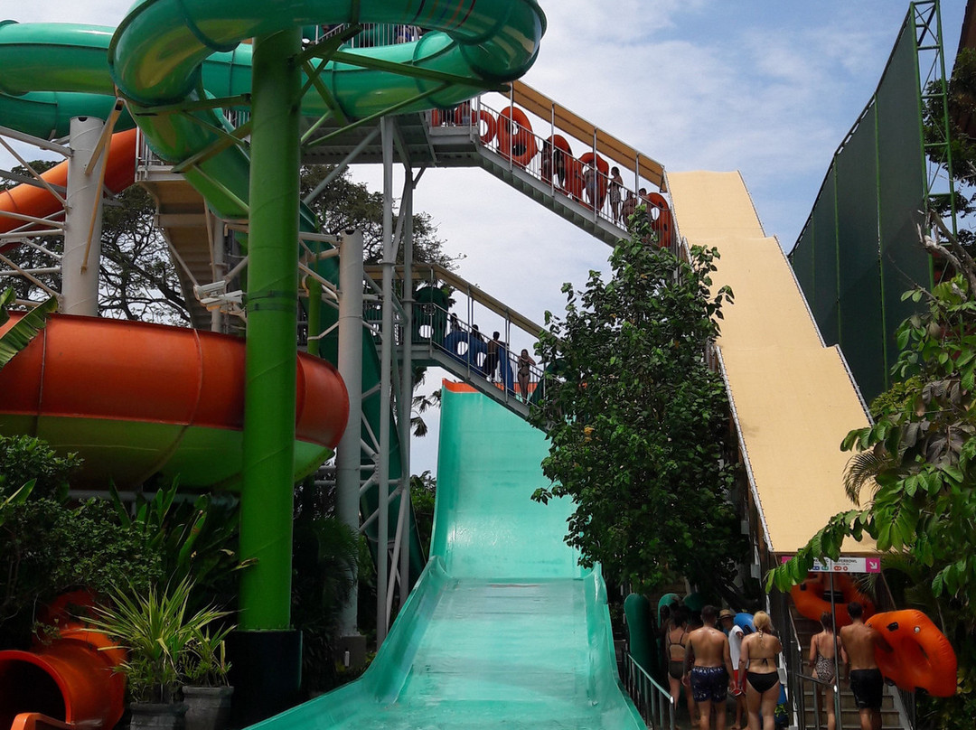 Waterboom Bukit Jati-吉安雅必去景点
