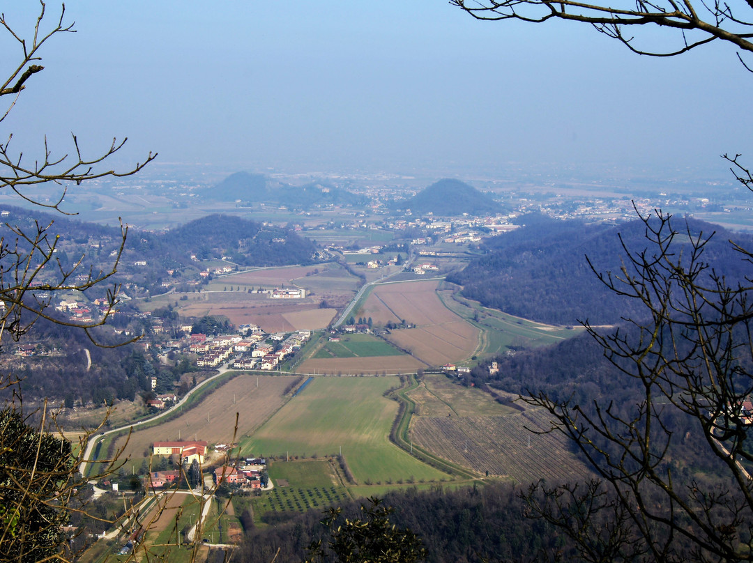 Ruderi Castello di Speronella a Rocca Pendice景点图片