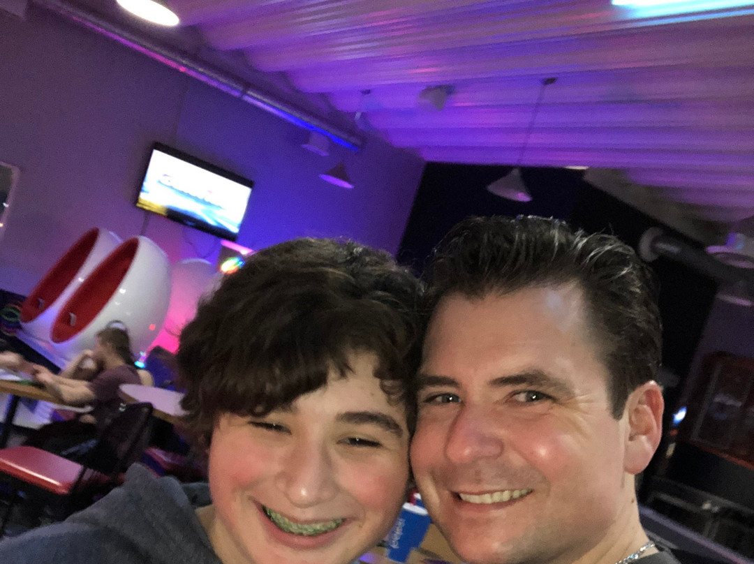 Bowling Stones 10-pin Entertainment center-大草原必去景点