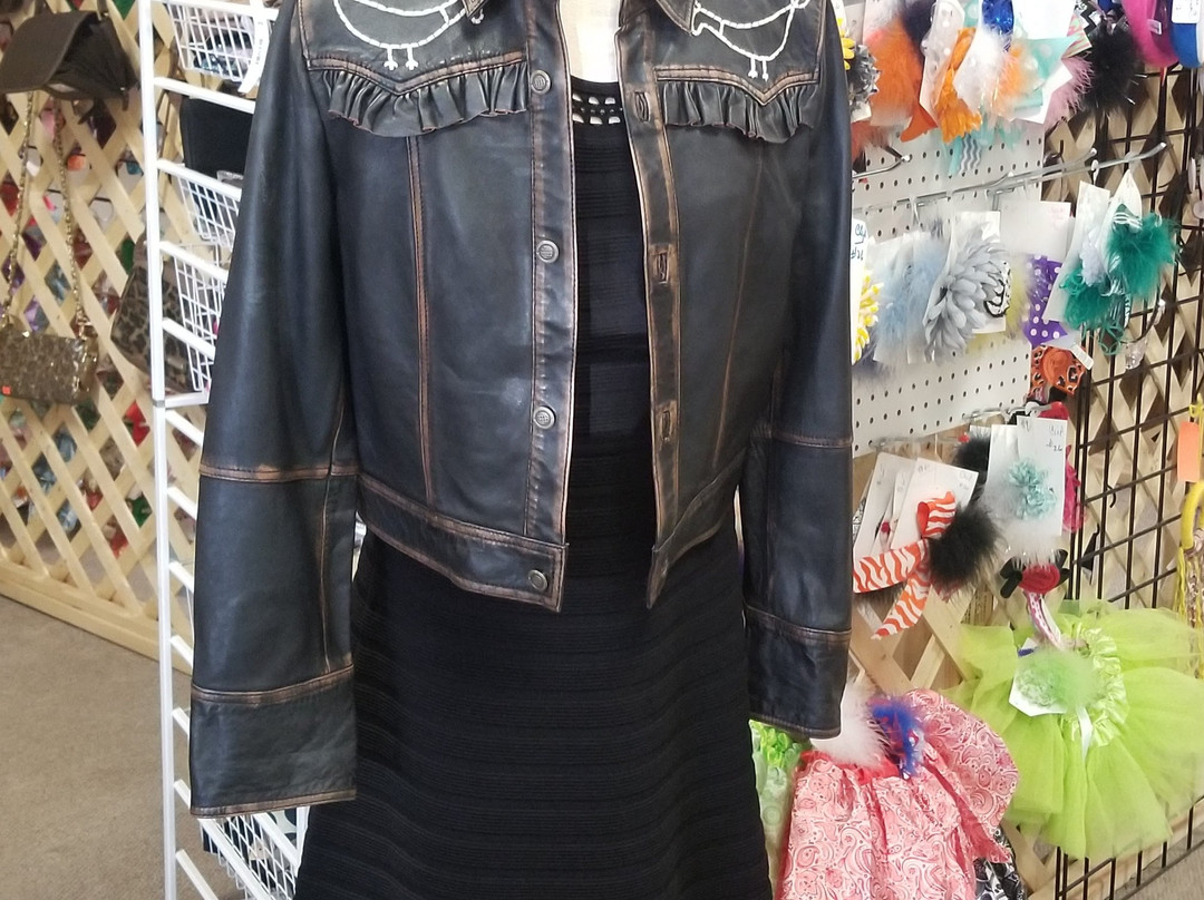 My Sister and Me Upscale Consignment-Fenton必去景点