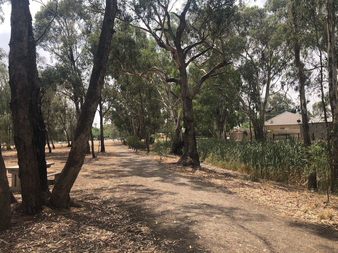 WAAAF Memorial Creek Walk景点图片