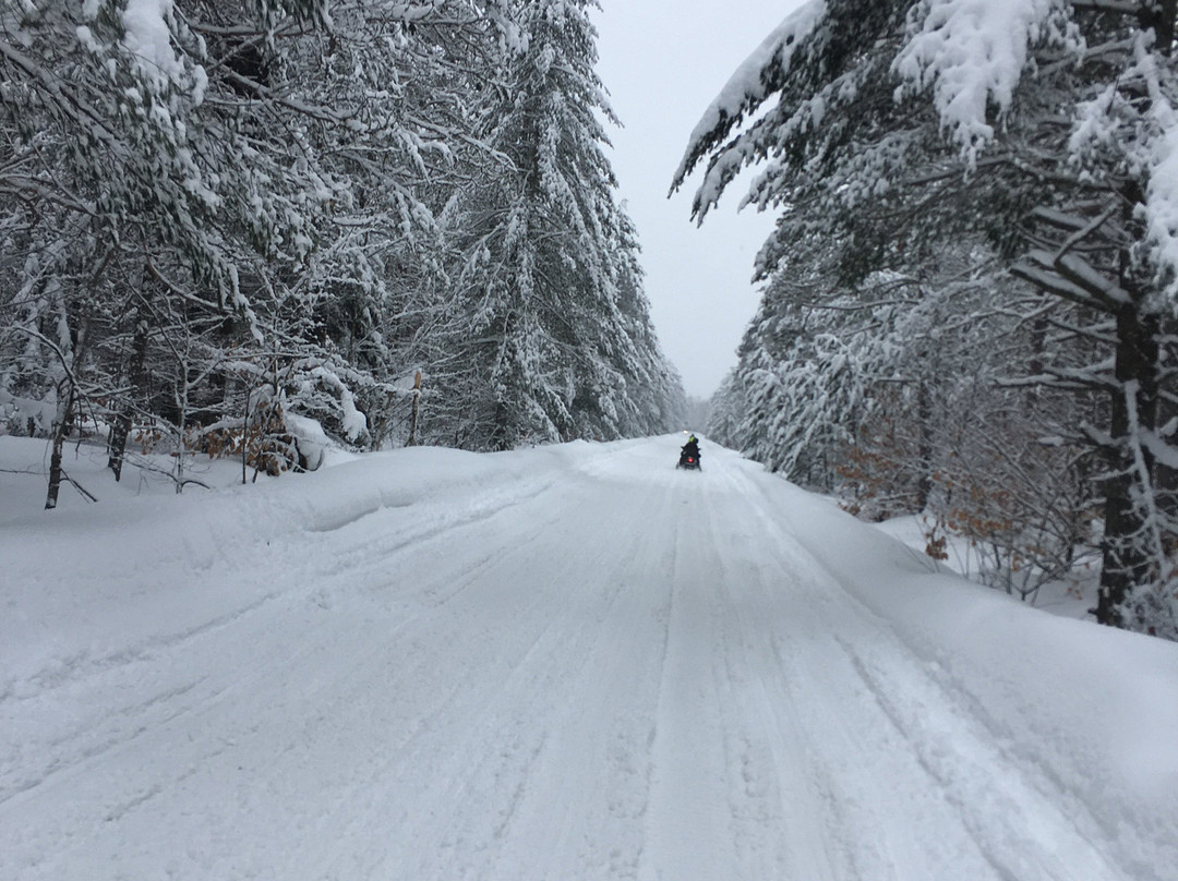 Munising Snowmobile Rentals-缪尼辛必去景点
