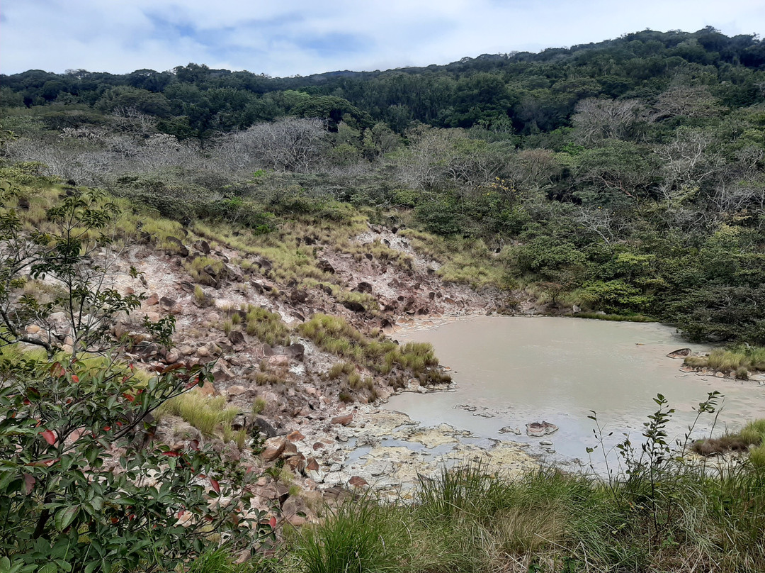 Experience hiking to Leona Waterfall景点图片