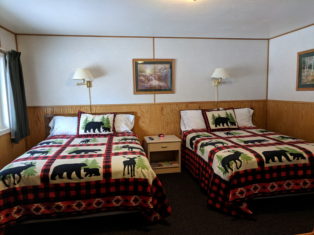 Three Bears Motel Of Lincoln, Mt & Tipis主图