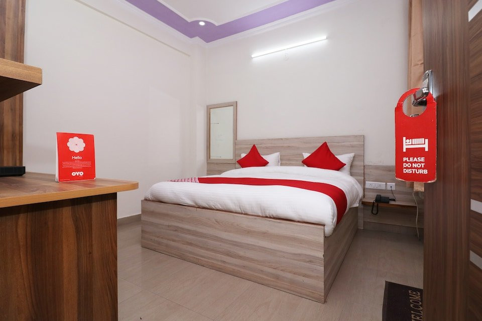 OYO 16721 Divine Hotel主图