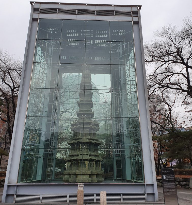Ten-story Stone Pagoda of Wongaksa Temple Site-首尔必去景点