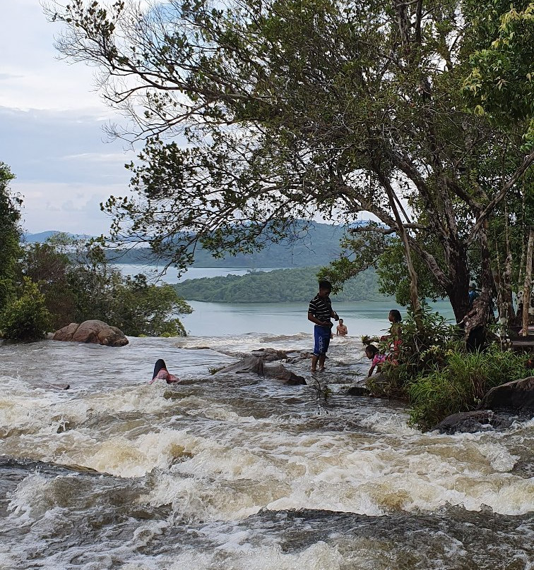Temburun Waterfall-Anambas Islands必去景点