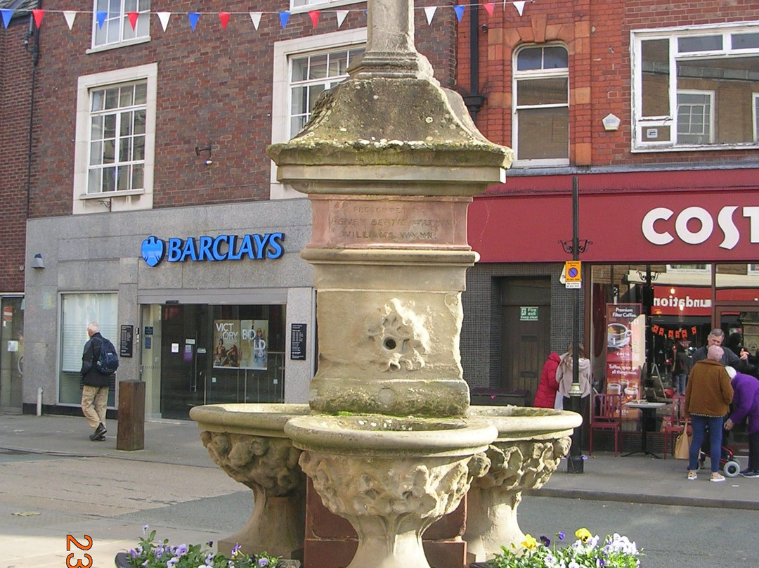 Oswestry Stone Cross & Fountain-奥斯沃斯特必去景点