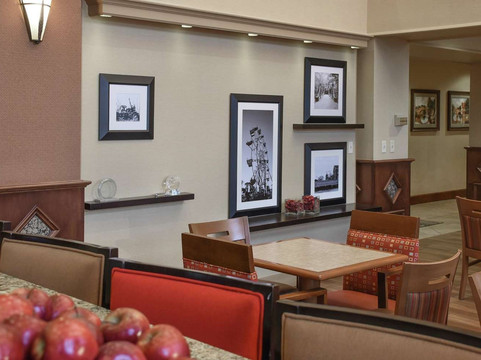 希尔顿欢朋套房酒店-杨斯敦坎菲尔德主图