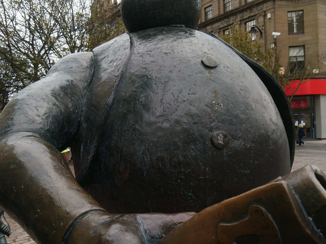 Desperate Dan Statue-敦提必去景点