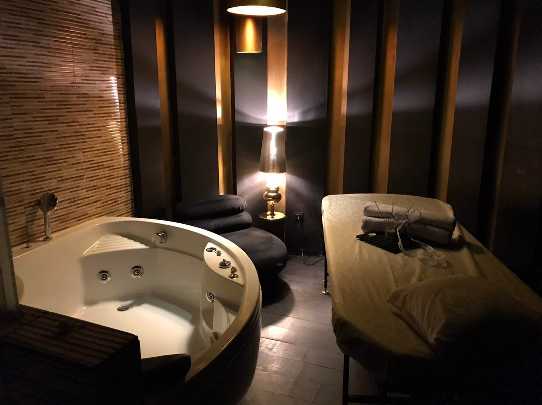 Mobarakeh旅游景点-Yana Massage & Spa Center