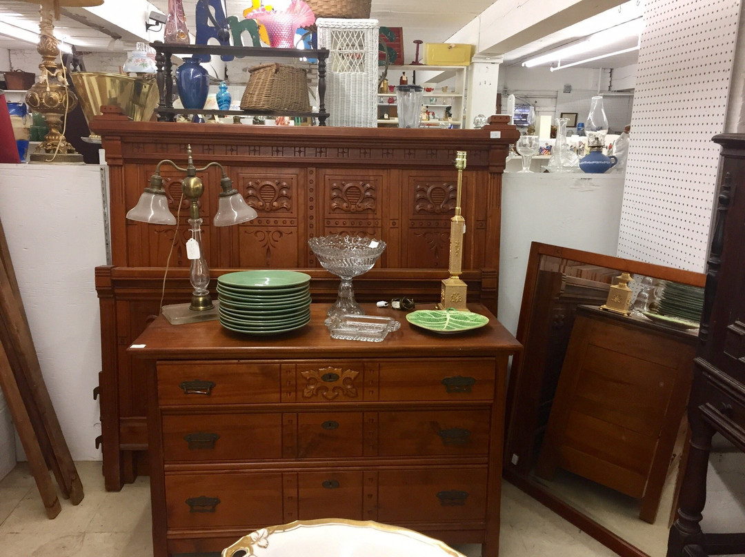 New Bedford Antiques at the Cove景点图片