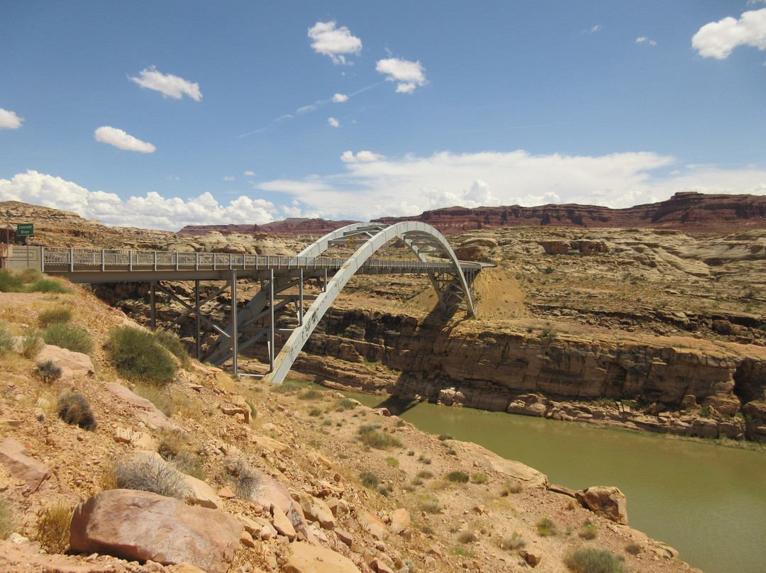 Hite Crossing Bridge-布兰丁必去景点