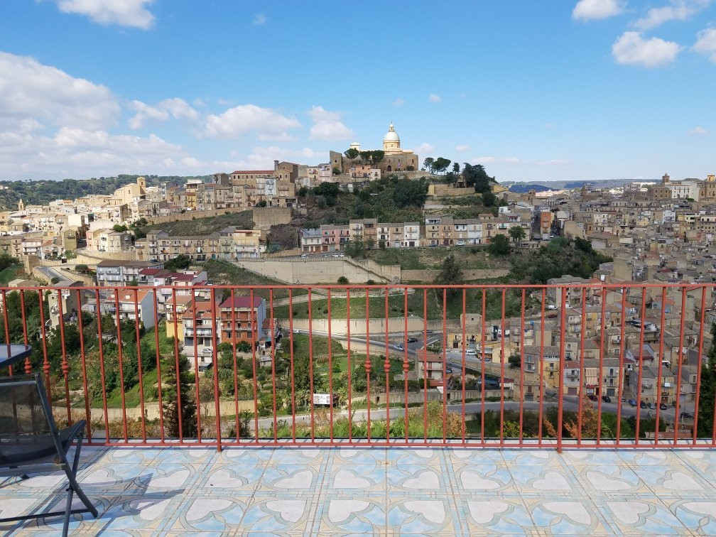 La Casa Sulla Collina D'oro主图