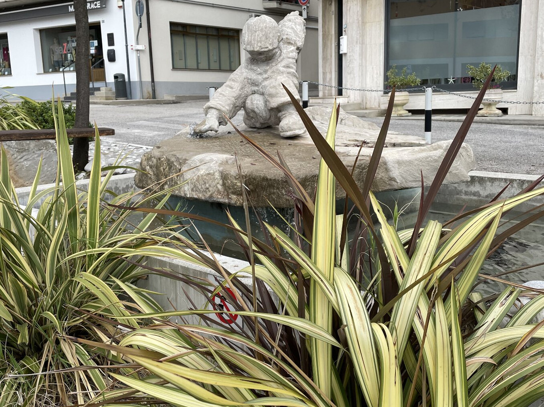 Monumento Terremoto景点图片