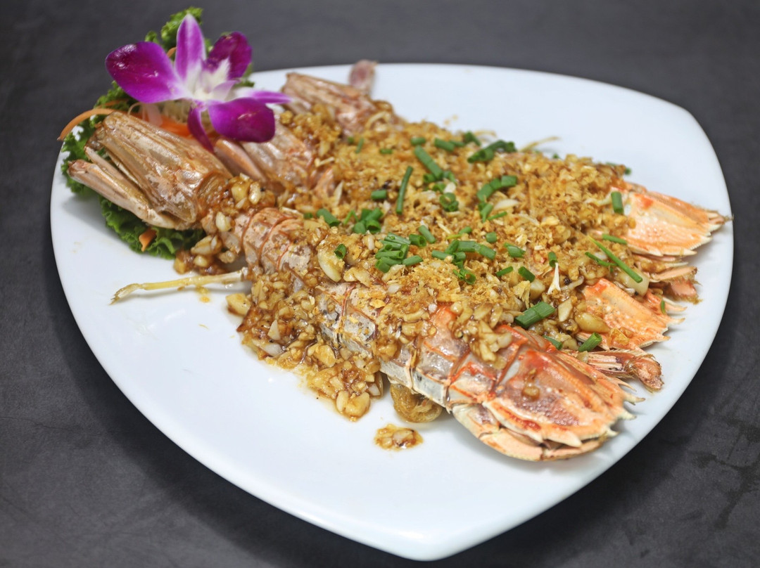 Food Market Kata Bar & Grill