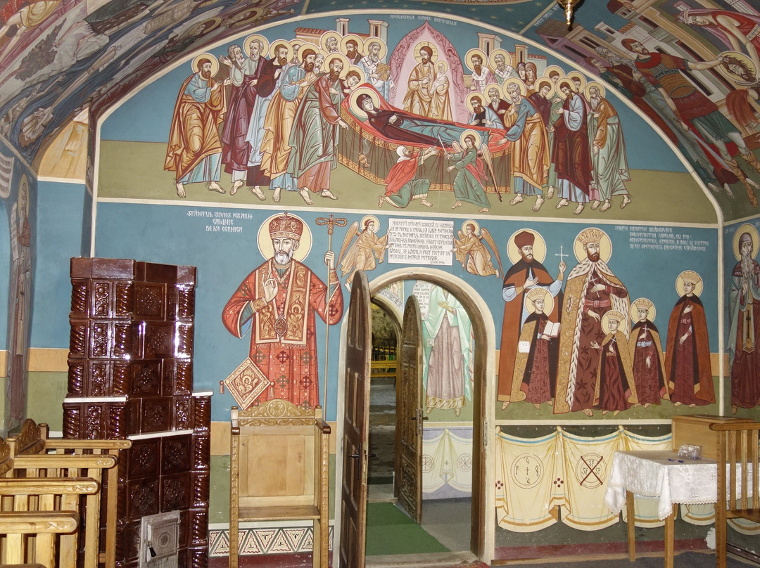 Ialomicioara Monastery and Cave景点图片