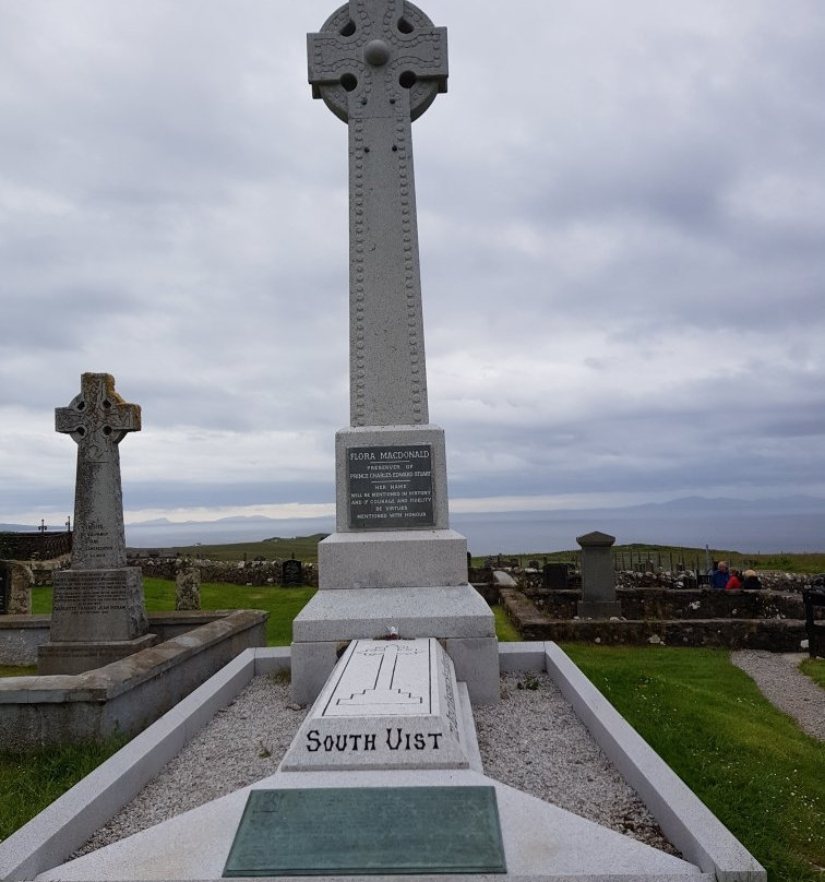 Flora MacDonald's Grave景点图片