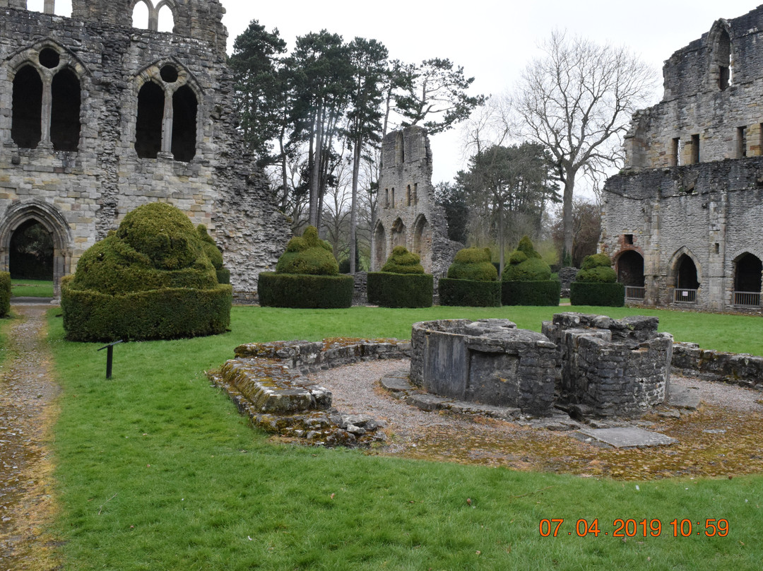Much Wenlock Priory景点图片