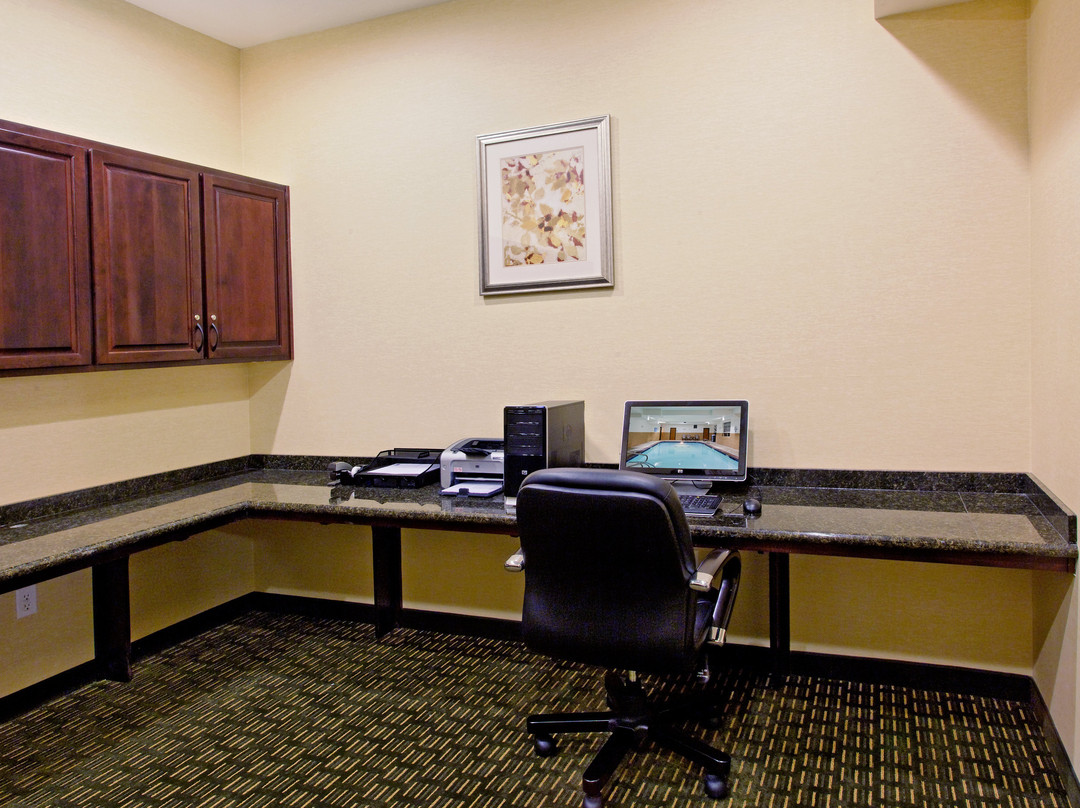 Holiday Inn Express & Suites Newport by IHG主图