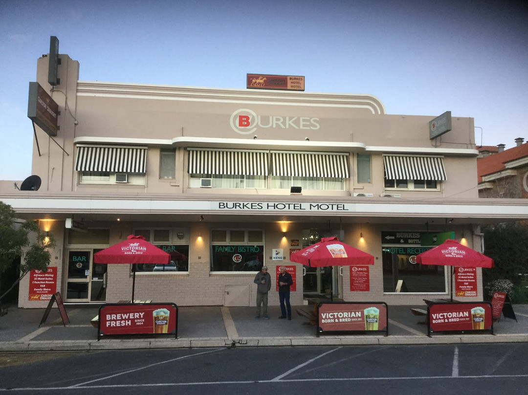 Burkes Hotel Motel主图