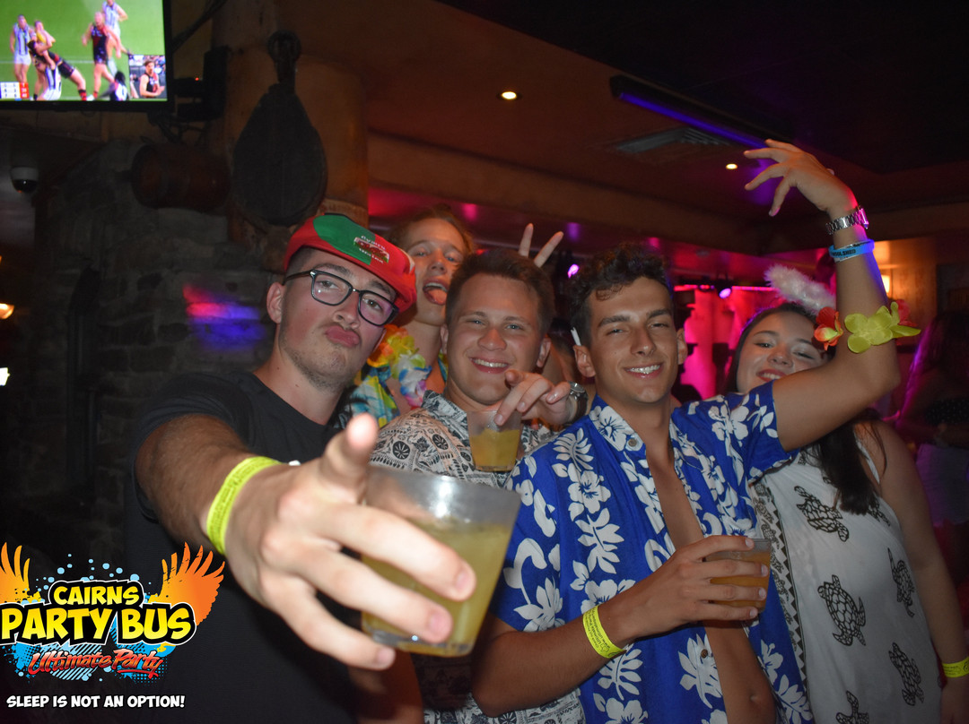 Ultimate Party Bus-凯恩斯必去景点