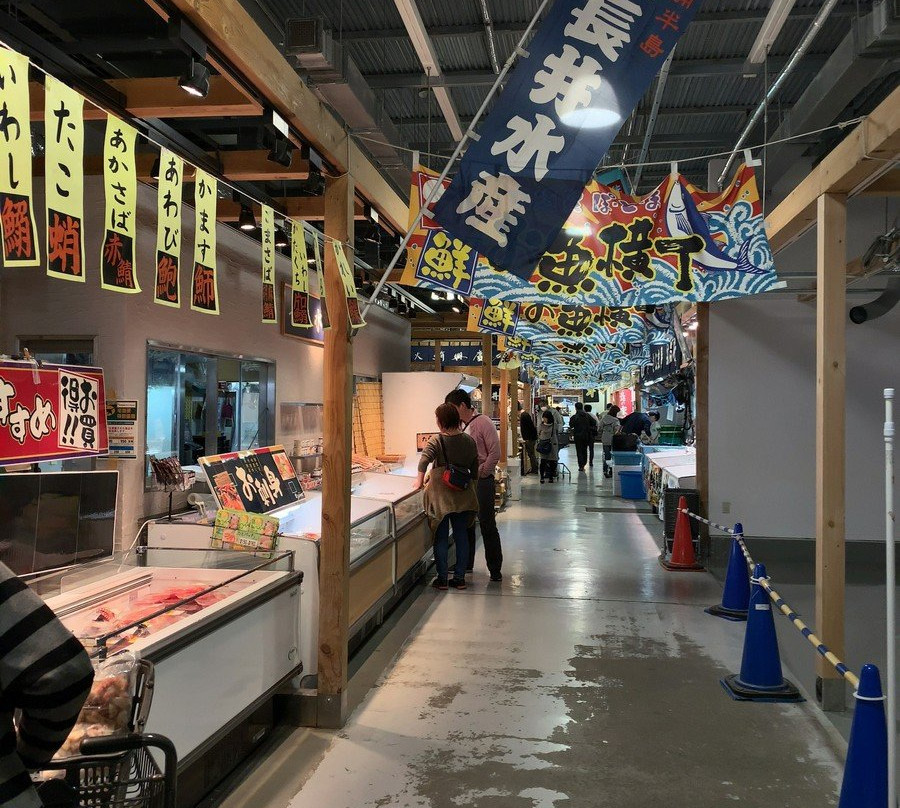 Yokosuka Port Market景点图片