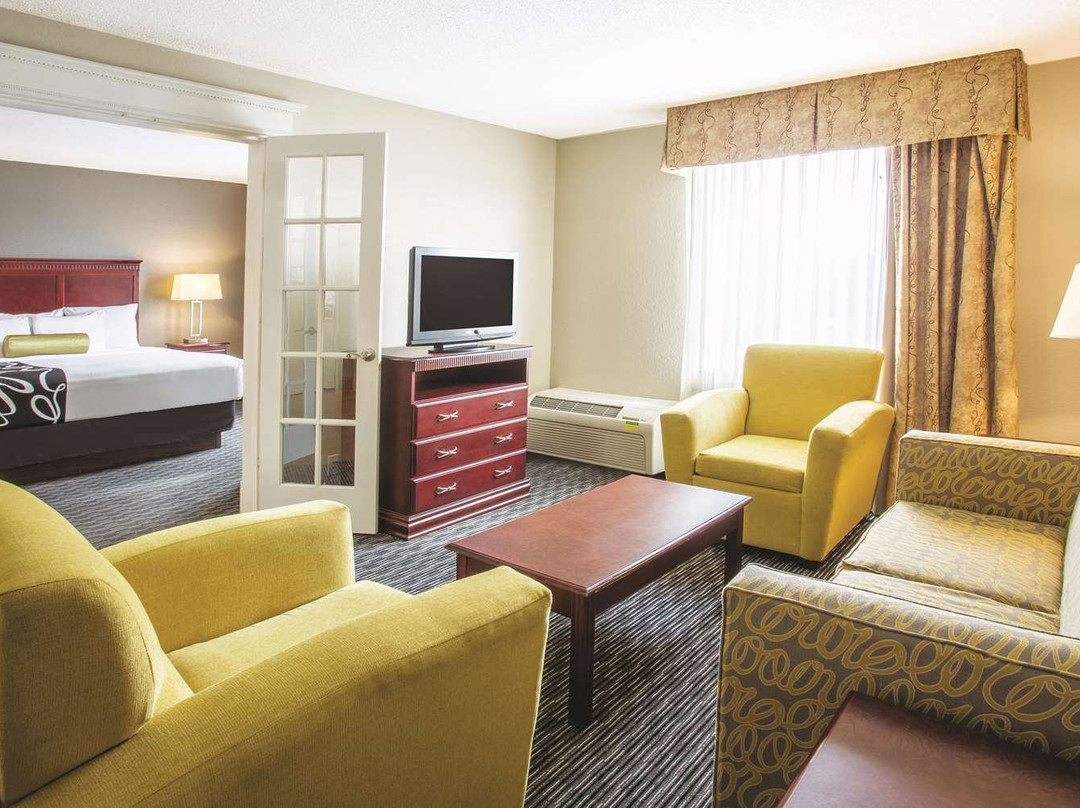 La Quinta Inn & Suites By Wyndham Indianapolis South主图