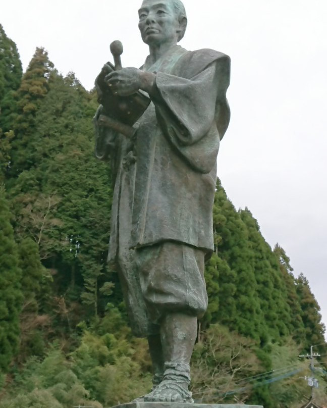 Statue of Yasunosuke Futa景点图片