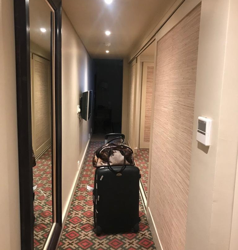 三城皇家棕榈港威酒店主图