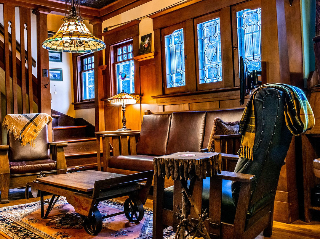 The Craftsman House主图