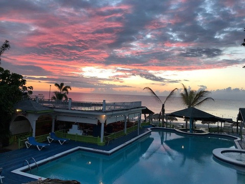 Fun Holiday Beach Resort主图