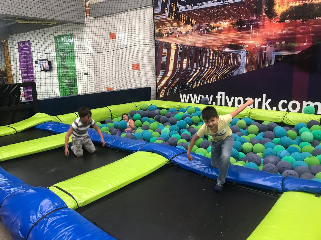 Fly Parque de Trampolines-Chia必去景点