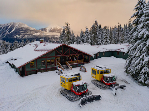 Selkirk Snowcat Skiing-Meadow Creek必去景点