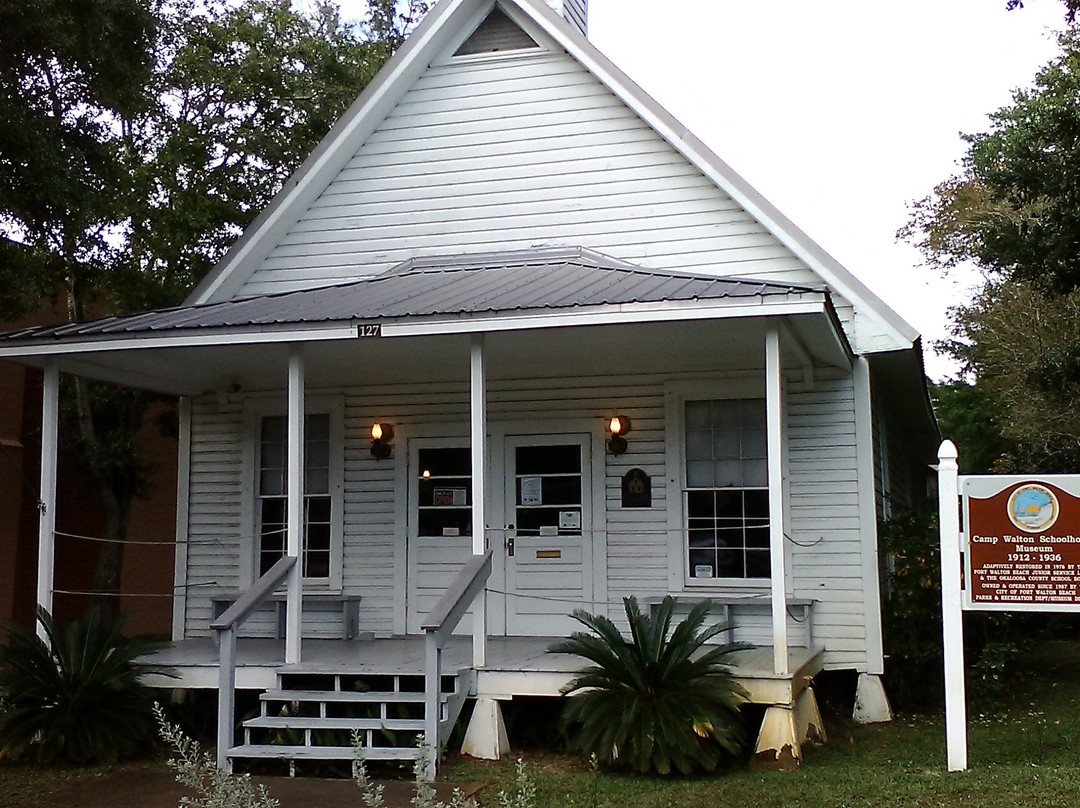 Camp Walton Schoolhouse景点图片