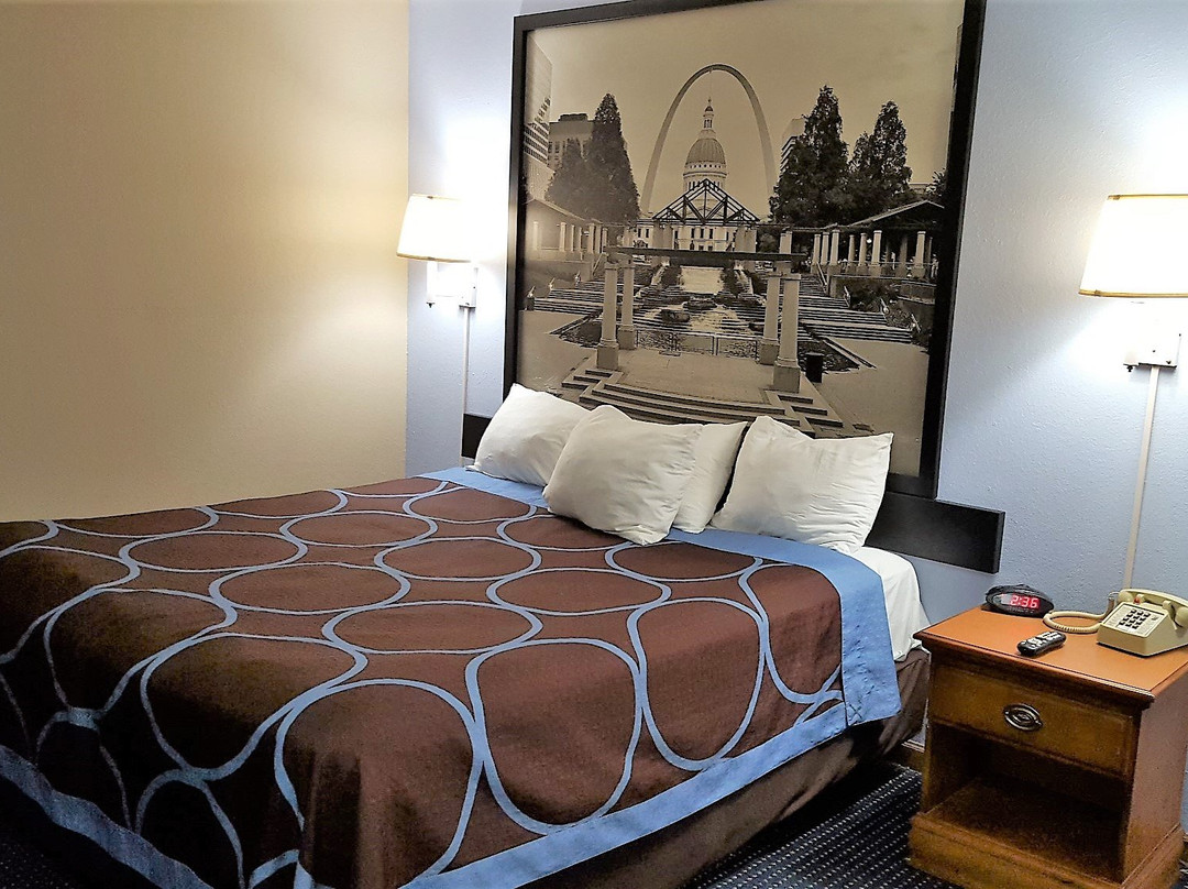 奥福尔伦-圣路易斯地区温德姆速8酒店主图