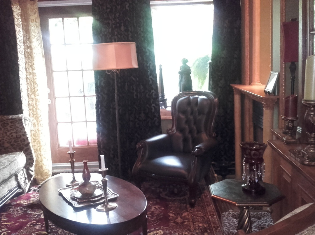 Russell Manor Bed and Breakfast主图