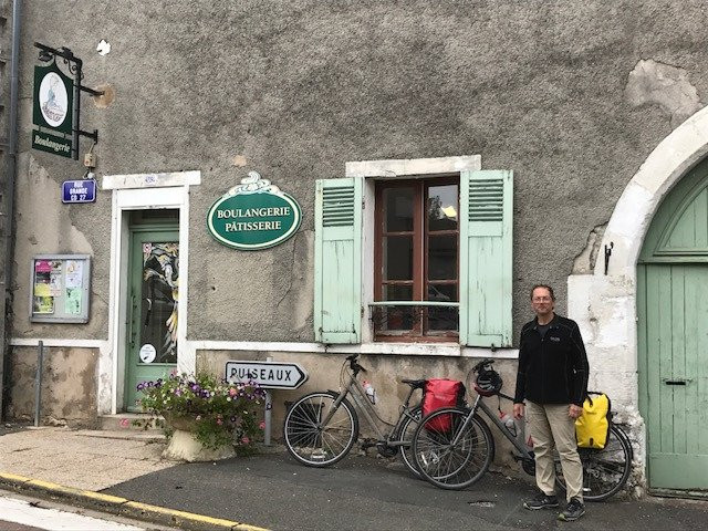 Fontainebleau Bike Rental景点图片
