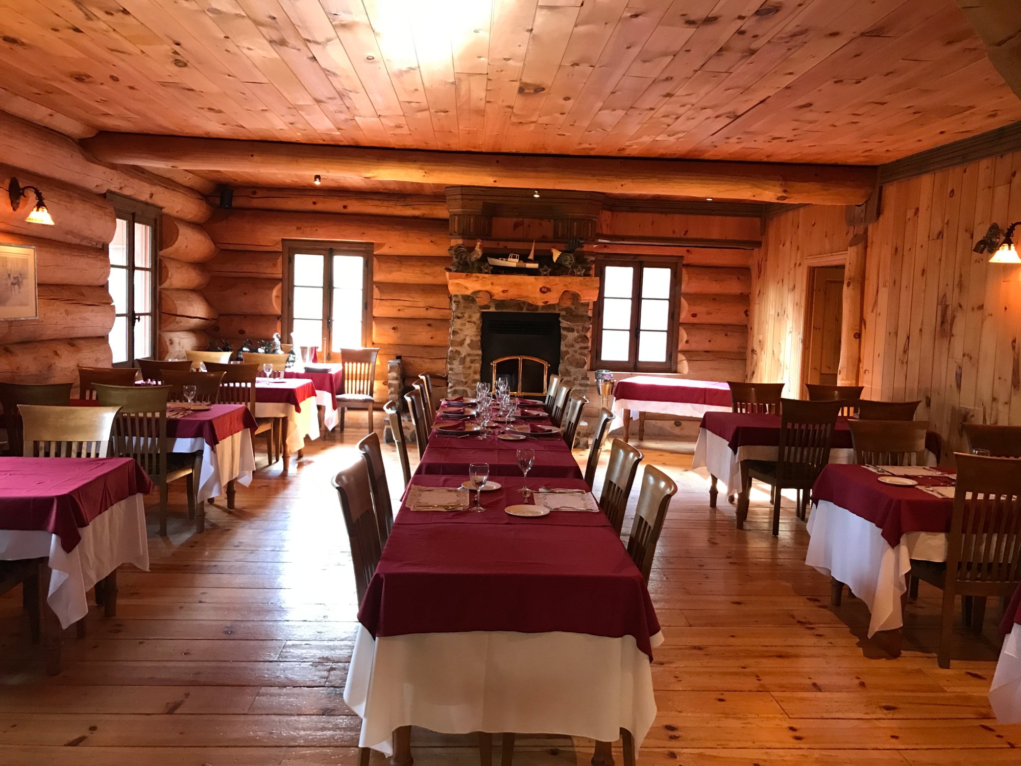 Pourvoirie Du Lac Moreau Auberge Du Ravage-餐饮