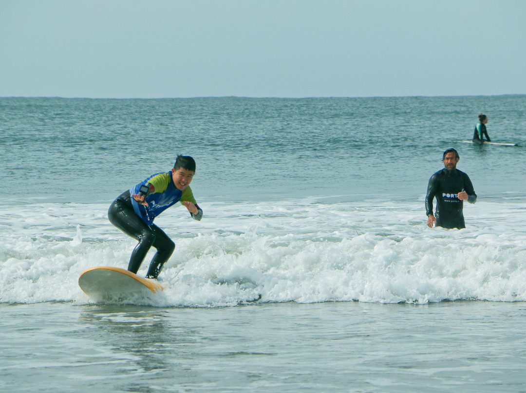 Salty Wave Surf School-马托西纽什必去景点