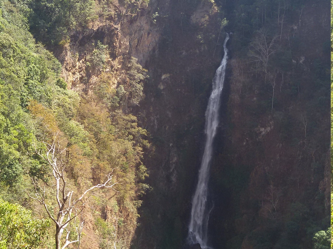 Mae Surin Waterfall景点图片