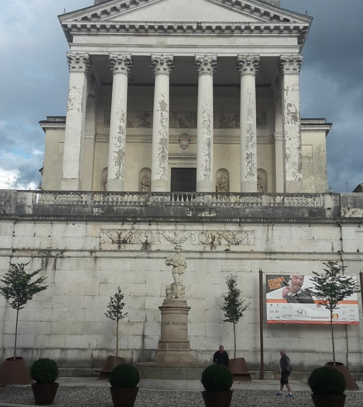 Monumento al Tessitore-斯基奥必去景点