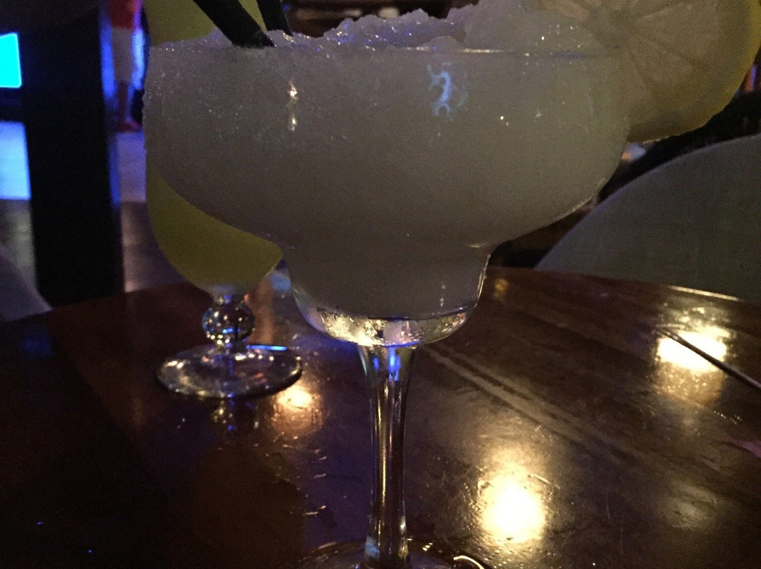 Tiki-Bar-甘迪亚海滩必去景点